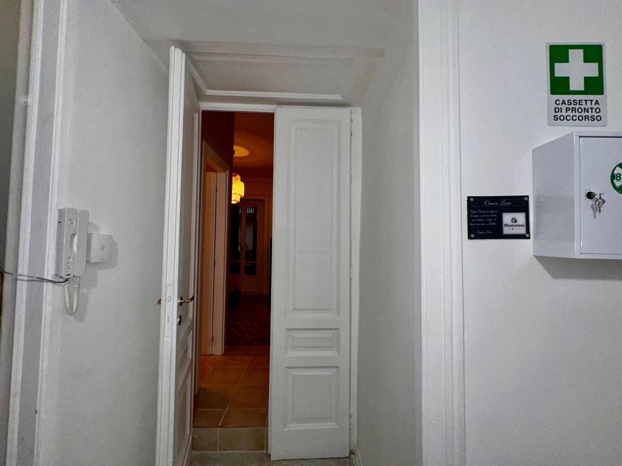 Mammina Home Наполи Екстериор снимка